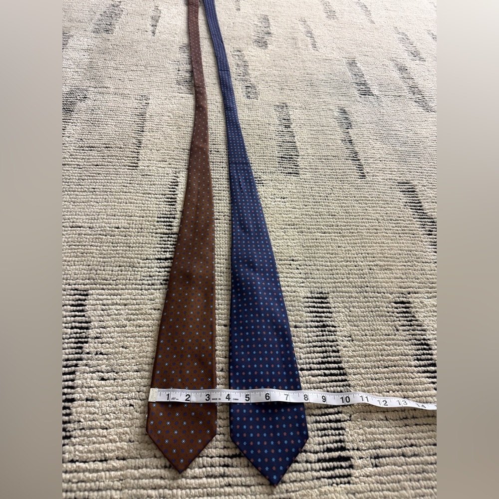 Classic Men's Dot Silk Tie Set in Brown & Navy - Picture 3 of 4